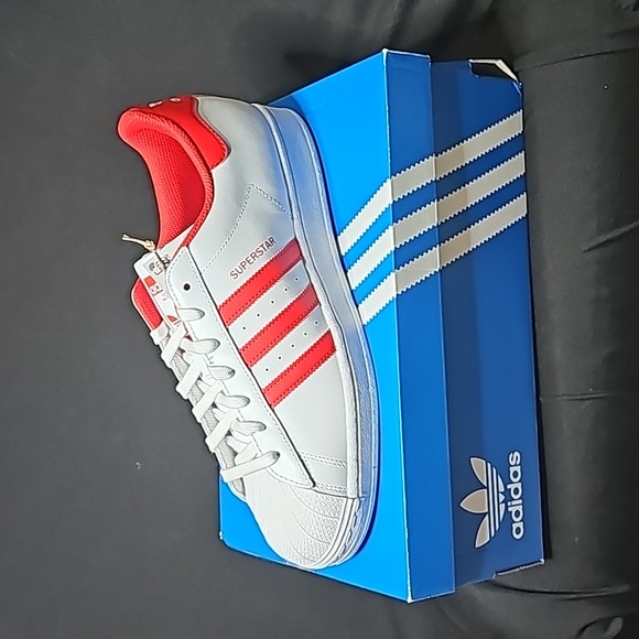 NIB Adidas Superstar white wit red stripes men sz 12 - Picture 2 of 2